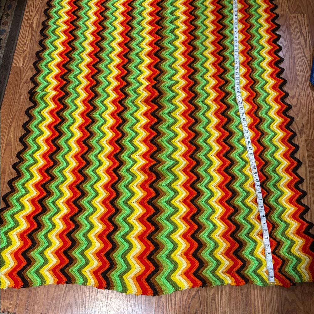 70s hand-crocheted afghan blanket with a colorful chevron (zig-zag) pattern. - Picture 8 of 8